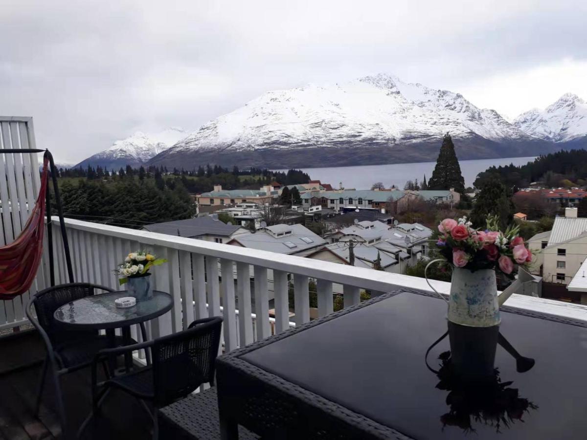 With Amazing Rooftop-Central Lakeview 3Bedrooms Apartments镇上湖景三室套房 Queenstown Room photo